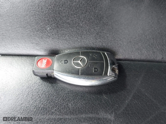 2007 Mercedes-Benz CLK-Class 3.5L with VIN WDBTK56F57F207294, listed as a IAAI auction lot 42128925 with 122,162 mi miles. Bid and sale history available at carsss.com. Image 11.