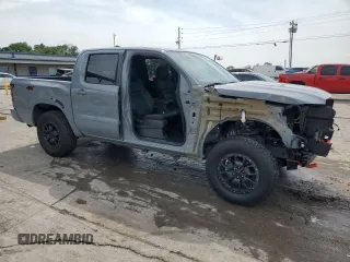 2022 Nissan Frontier SV z VIN 1N6ED1EK5NN631411, wystawiony jako Copart lot #57287645 z przebiegiem 25 027 mil mil oraz Szkoda całkowita • Salvage title. Historia ofert i sprzedaży dostępna na DreamBid. Obrazek 4.