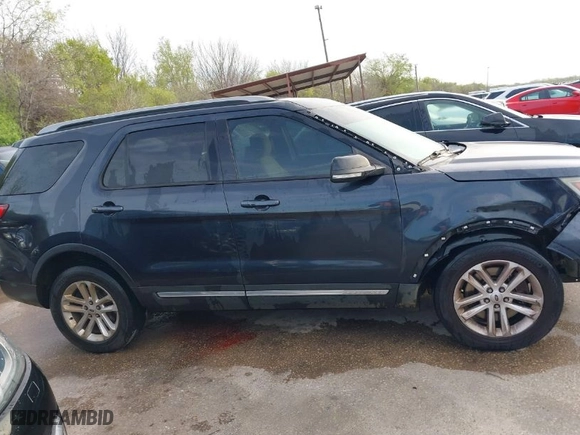 2017 Ford Explorer XLT with VIN 1FM5K7D88HGA75214, listed as a IAAI auction lot 41871288 with 221,866 mi miles. Bid and sale history available at carsss.com. Image 13.
