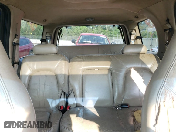 2000 Ford Expedition Eddie Bauer with VIN 1FMRU17L1YLC39371, listed as a Copart auction lot 53982495 with 220,391 mi miles and Salvage title. Bid and sale history available at DreamBid. Image 10.