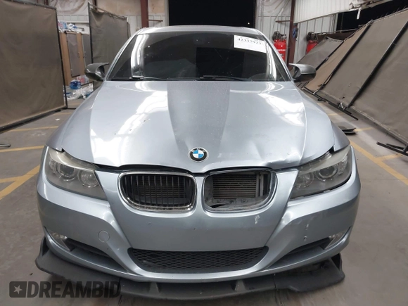 2011 BMW 3 Series 328i z VIN WBAPH5C58BA448671, wystawiony jako IAAI lot #42337923 z przebiegiem 121 888 mil mil oraz . Historia ofert i sprzedaży dostępna na DreamBid. Obrazek 12.