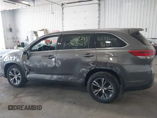 2017 Toyota Highlander LE with VIN 5TDBZRFH8HS386143, listed as a IAAI auction lot 42233604 with 44,507 mi miles and . Bid and sale history available at DreamBid. Image 13.