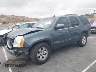 2008 GMC Yukon SLE w/3SA with VIN 1GKFC13C28J166446, listed as a IAAI auction lot 41531715 with 126,926 mi miles. Bid and sale history available at carsss.com. Image 2.