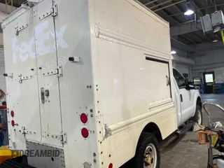 2013 Ford F-250 XL z VIN 1FDBF2B68DEB48275, wystawiony jako IAAI lot #42512434 z przebiegiem 434 130 mil mil oraz . Historia ofert i sprzedaży dostępna na DreamBid. Obrazek 38.