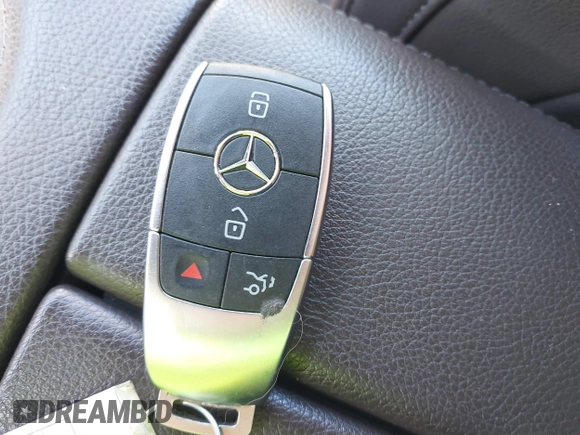 2021 Mercedes-Benz GLS 450 z VIN 4JGFF5KE9MA572260, wystawiony jako IAAI lot #42287425 z przebiegiem 65 510 mil mil oraz . Historia ofert i sprzedaży dostępna na DreamBid. Obrazek 11.