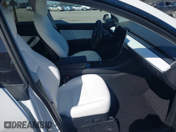 2020 Tesla Model Y Long Range with VIN 5YJYGDEE2LF044811, listed as a IAAI auction lot 41839136 with 68,445 mi miles and . Bid and sale history available at DreamBid. Image 5.