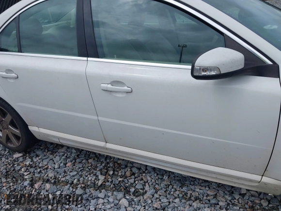 2008 Volvo S80 3.2L with VIN YV1AS982781059118, listed as a IAAI auction lot 41868957 with 185,529 mi miles. Bid and sale history available at carsss.com. Image 12.