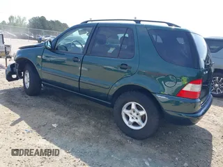 2000 Mercedes-Benz M 320/430/500 z VIN 4JGAB54E9YA180890, wystawiony jako IAAI lot #42151065 z przebiegiem 98 866 mil mil oraz . Historia ofert i sprzedaży dostępna na DreamBid. Obrazek 3.