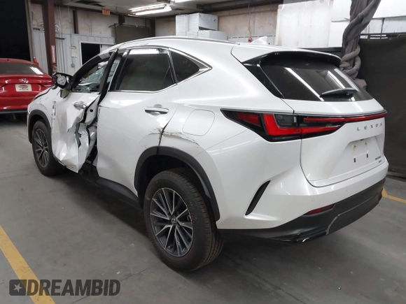2025 Lexus NX 350 Premium z VIN 2T2GGCEZ2SC079582, wystawiony jako IAAI lot #42495719 z przebiegiem 1 227 mil mil oraz . Historia ofert i sprzedaży dostępna na DreamBid. Obrazek 3.