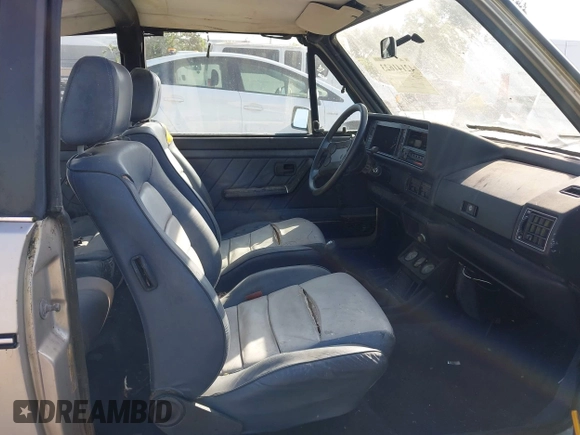 1985 Volkswagen Golf с VIN WVWCA0158FK023995, выставлен на аукционе IAAI как лот 42141623 с пробегом 101 111 миль миль и . История ставок и продаж доступна на DreamBid. Изображение 5.