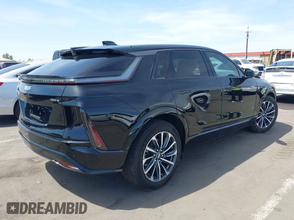 2024 Cadillac LYRIQ Sport z VIN 1GYKPVRK6RZ131099, wystawiony jako IAAI lot #41979330 z przebiegiem 3953 mil mil oraz . Historia ofert i sprzedaży dostępna na DreamBid. Obrazek 4.