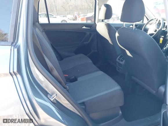 2019 Volkswagen Tiguan S with VIN 3VV0B7AX1KM059932, listed as a IAAI auction lot 41757859 with 76,522 mi miles. Bid and sale history available at carsss.com. Image 8.