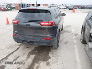 2016 Jeep Cherokee Latitude z VIN 1C4PJMCB9GW152673, wystawiony jako IAAI lot #41704412 z przebiegiem 140 559 mil mil oraz . Historia ofert i sprzedaży dostępna na DreamBid. Obrazek 4.