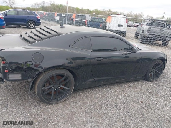 2010 Chevrolet Camaro 2SS with VIN 2G1FK1EJ9A9137692, listed as a IAAI auction lot 42085420 with 169,665 mi miles. Bid and sale history available at carsss.com. Image 13.