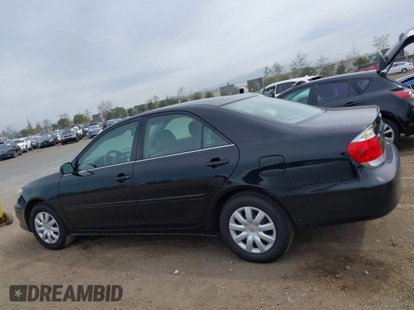 2005 Toyota Camry STD z VIN 4T1BE32K65U383111, wystawiony jako IAAI lot #41735806 z przebiegiem 115 285 mil mil oraz . Historia ofert i sprzedaży dostępna na DreamBid. Obrazek 14.