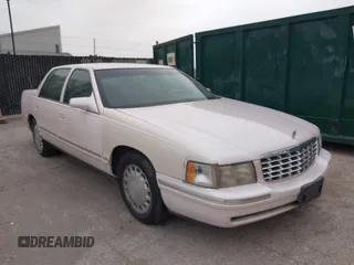 1998 Cadillac DeVille z VIN 1G6KD54YXWU800156, wystawiony jako IAAI lot #41820044 z przebiegiem Nie podano mil oraz . Historia ofert i sprzedaży dostępna na DreamBid. Obrazek 1.