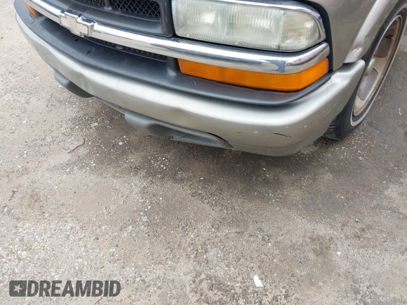 1999 Chevrolet S-10 LS with VIN 1GCCS19X0XK146913, listed as a IAAI auction lot 41610660 with 257,660 mi miles. Bid and sale history available at carsss.com. Image 14.