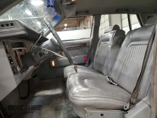 1980 Cadillac Seville z VIN 6S69NAE688845, wystawiony jako Copart lot #78749194 z przebiegiem 66 974 mil mil oraz Tytuł czysty. Historia ofert i sprzedaży dostępna na DreamBid. Obrazek 7.