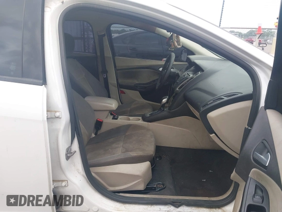 2014 Ford Focus SE z VIN 1FADP3K29EL233545, wystawiony jako IAAI lot #42282582 z przebiegiem 300 237 mil mil oraz . Historia ofert i sprzedaży dostępna na DreamBid. Obrazek 5.