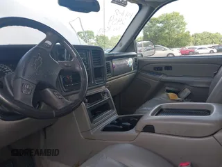 2004 Chevrolet Suburban LT z VIN 1GNFK16Z24J154314, wystawiony jako IAAI lot #42462404 z przebiegiem 275 938 mil mil oraz . Historia ofert i sprzedaży dostępna na DreamBid. Obrazek 5.