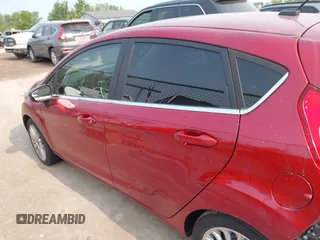 2015 Ford Fiesta Titanium z VIN 3FADP4FJ1FM171680, wystawiony jako IAAI lot #42383105 z przebiegiem 51 396 mil mil oraz . Historia ofert i sprzedaży dostępna na DreamBid. Obrazek 14.