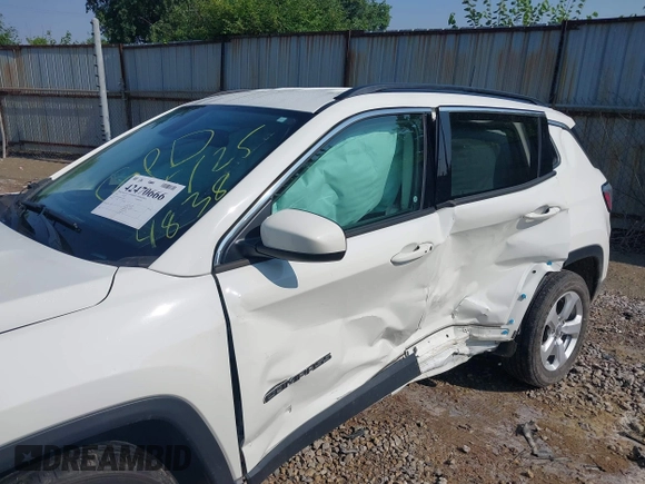 2019 Jeep Compass Altitude z VIN 3C4NJCBB1KT614838, wystawiony jako IAAI lot #42470666 z przebiegiem 31 362 mil mil oraz . Historia ofert i sprzedaży dostępna na DreamBid. Obrazek 6.