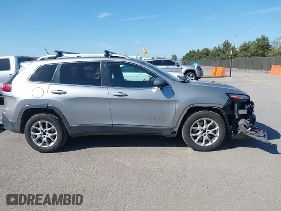 2015 Jeep Cherokee Latitude z VIN 1C4PJMCB0FW749323, wystawiony jako IAAI lot #41852102 z przebiegiem 162 060 mil mil oraz . Historia ofert i sprzedaży dostępna na DreamBid. Obrazek 13.
