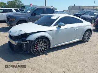 2016 Audi TTS 2.0T z VIN TRUC1AFV5G1030771, wystawiony jako IAAI lot #41940807 z przebiegiem 81 357 mil mil oraz . Historia ofert i sprzedaży dostępna na DreamBid. Obrazek 2.