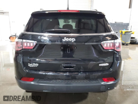 2022 Jeep Compass Latitude with VIN 3C4NJCBB3NT229589, listed as a Copart auction lot 84464524 with 61,157 mi miles and Clean Title. Bid and sale history available at carsss.com. Image 6.