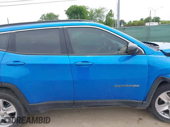 2022 Jeep Compass Latitude with VIN 3C4NJDBB3NT231817, listed as a IAAI auction lot 42070320 with 44,804 mi miles and . Bid and sale history available at DreamBid. Image 13.