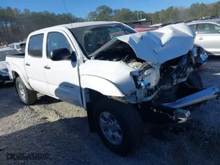2014 Toyota Tacoma with VIN 5TFLU4EN1EX103052, listed as a IAAI auction lot 41653270 with 121,656 mi miles. Bid and sale history available at carsss.com. Image 1.