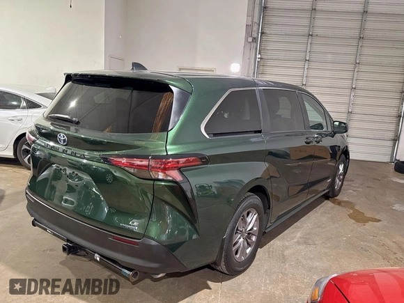 2021 Toyota Sienna LE z VIN 5TDKSKFC5MS006315, wystawiony jako Copart lot #60327465 z przebiegiem 44 497 mil mil oraz Czysty tytuł • Clean title. Historia ofert i sprzedaży dostępna na DreamBid. Obrazek 4.