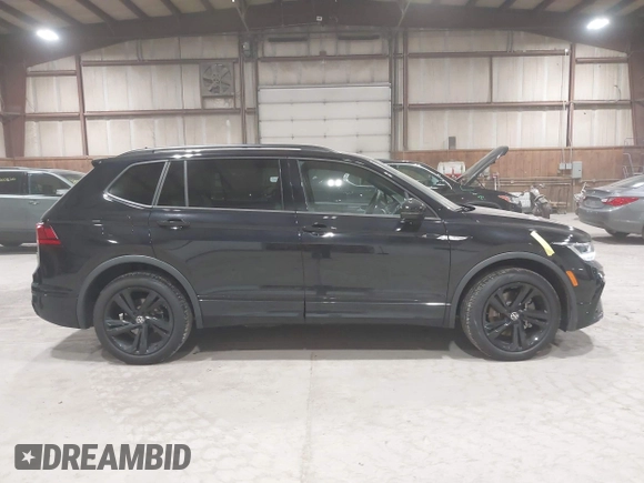 2024 Volkswagen Tiguan SE R-Line Black with VIN 3VV8B7AX8RM103700, listed as a IAAI auction lot 41991238 with 5,084 mi miles and . Bid and sale history available at DreamBid. Image 13.