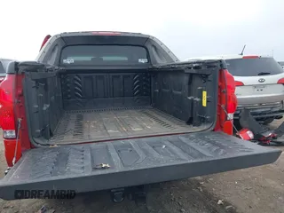 2004 Chevrolet Avalanche Z66 z VIN 3GNEC12T74G200506, wystawiony jako IAAI lot #41742299 z przebiegiem Nie podano mil oraz . Historia ofert i sprzedaży dostępna na DreamBid. Obrazek 17.
