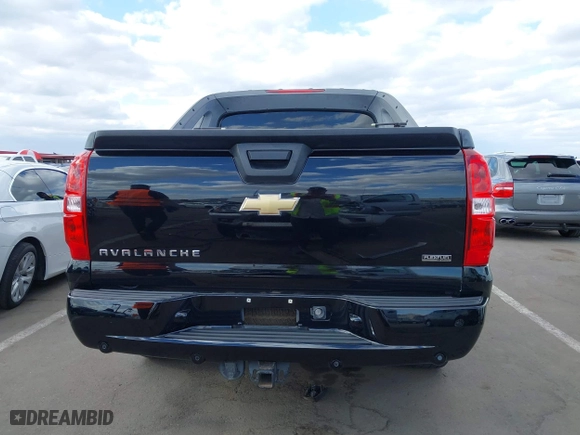 2011 Chevrolet Avalanche LT with VIN 3GNMCFE03BG351852, listed as a IAAI auction lot 42083263 with 92,292 mi miles. Bid and sale history available at carsss.com. Image 16.