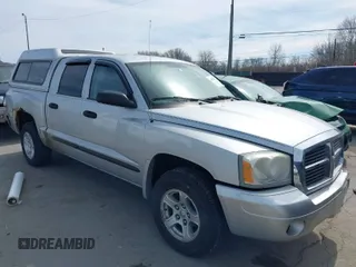 2007 Dodge Dakota SLT with VIN 1D7HE48K57S147503, listed as a IAAI auction lot 41858271 with 242,534 mi miles and . Bid and sale history available at carsss.com. Image 1.