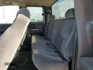 2004 GMC Sierra 1500 SLE with VIN 1GTEK19T54E305571, listed as a Copart auction lot 56954375 with 174,649 mi miles and Salvage title. Bid and sale history available at DreamBid. Image 10.