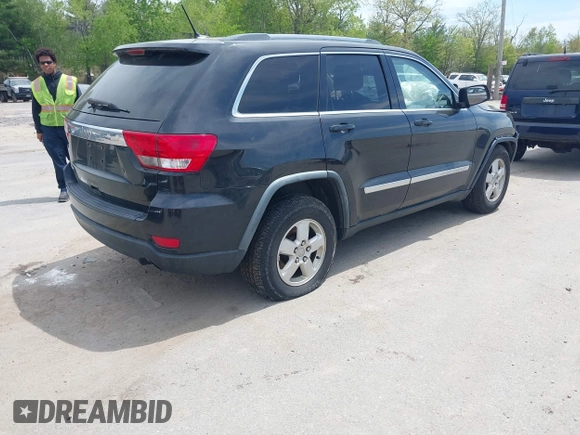 2011 Jeep Grand Cherokee Laredo z VIN 1J4RR4GG0BC547689, wystawiony jako IAAI lot #42230005 z przebiegiem 192 361 mil mil oraz . Historia ofert i sprzedaży dostępna na DreamBid. Obrazek 4.
