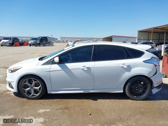 2015 Ford Focus ST with VIN 1FADP3L98FL292289, listed as a IAAI auction lot 41670338 with 100,742 mi miles. Bid and sale history available at carsss.com. Image 15.