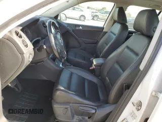 2017 Volkswagen Tiguan S z VIN WVGAV7AX6HK016340, wystawiony jako Copart lot #52073245 z przebiegiem 175 069 mil mil oraz Tytuł czysty. Historia ofert i sprzedaży dostępna na DreamBid. Obrazek 7.