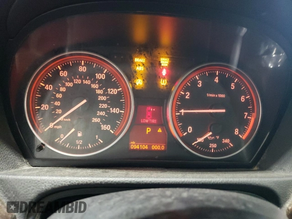 2009 BMW 3 Series 328i xDrive z VIN WBAWV53599P081291, wystawiony jako Copart lot #54995815 z przebiegiem 94 104 mil mil oraz Czysty tytuł • Clean title. Historia ofert i sprzedaży dostępna na DreamBid. Obrazek 9.