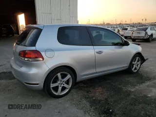 2013 Volkswagen Golf w/Conv & Sunroof с VIN WVWBB7AJ8DW030918, выставлен на аукционе Copart как лот 83351604 с пробегом 147 554 миль миль и Списание • Salvage title. История ставок и продаж доступна на DreamBid. Изображение 3.