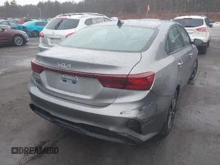 2023 Kia Forte LXS z VIN 3KPF24ADXPE544309, wystawiony jako IAAI lot #41722008 z przebiegiem 61 154 mil mil oraz . Historia ofert i sprzedaży dostępna na DreamBid. Obrazek 4.