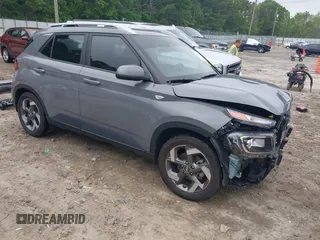 2023 Hyundai Venue SEL z VIN KMHRC8A3XPU232660, wystawiony jako IAAI lot #42135297 z przebiegiem 29 858 mil mil oraz . Historia ofert i sprzedaży dostępna na DreamBid. Obrazek 1.