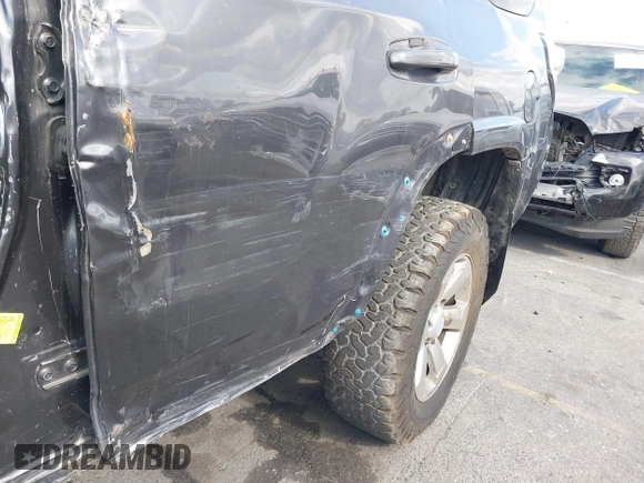 2018 Toyota 4Runner SR5 with VIN JTEBU5JR7J5606564, listed as a IAAI auction lot 41408904 with 149,936 mi miles. Bid and sale history available at carsss.com. Image 19.