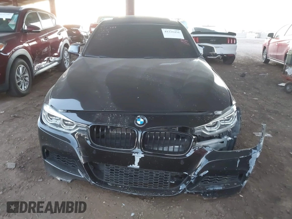 2018 BMW 3 Series 340i z VIN WBA8B3G57JNV01064, wystawiony jako IAAI lot #41335456 z przebiegiem 70 853 mil mil oraz . Historia ofert i sprzedaży dostępna na DreamBid. Obrazek 12.