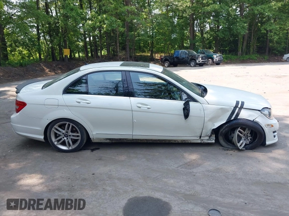 2012 Mercedes-Benz C 300 Sport с VIN WDDGF8BB7CR212099, выставлен на аукционе IAAI как лот 42411121 с пробегом 202 811 миль миль и . История ставок и продаж доступна на DreamBid. Изображение 13.