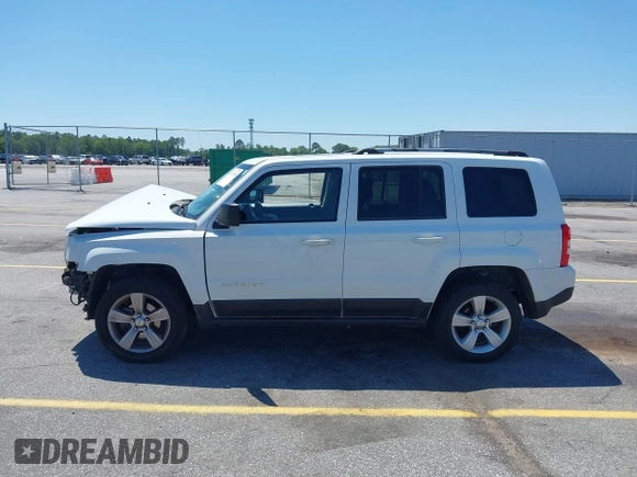 2013 Jeep Patriot Limited z VIN 1C4NJRCB3DD274375, wystawiony jako IAAI lot #42137708 z przebiegiem 185 018 mil mil oraz . Historia ofert i sprzedaży dostępna na DreamBid. Obrazek 14.
