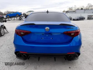 2020 Alfa Romeo Giulia Quadrifoglio with VIN ZARFAMEV5L7633985, listed as a Copart auction lot 40898243 with 17,524 mi miles. Bid and sale history available at carsss.com. Image 6.
