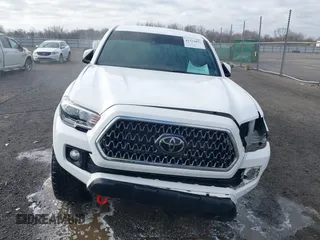 2019 Toyota Tacoma SR z VIN 3TMCZ5AN9KM284092, wystawiony jako IAAI lot #41774851 z przebiegiem 100 031 mil mil oraz . Historia ofert i sprzedaży dostępna na DreamBid. Obrazek 6.
